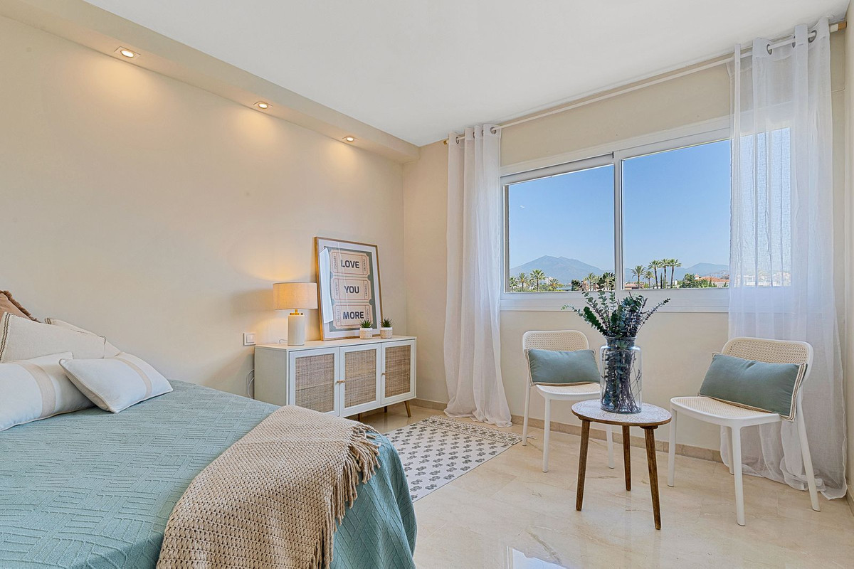 Se vende Apartamento Planta Media de 2 dormitorios en Costa Del Sol, Málaga, España