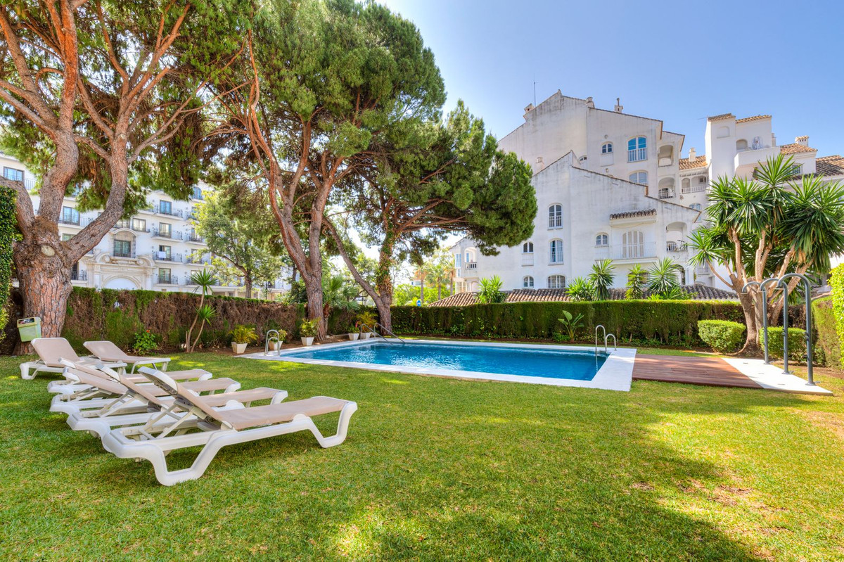 Se vende Apartamento Planta Media de 2 dormitorios en Costa Del Sol, Málaga, España