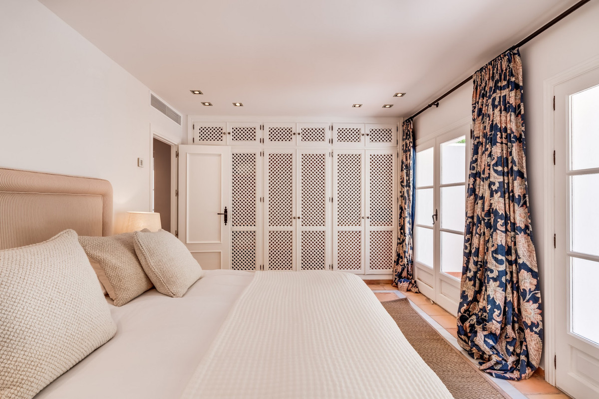 2 Bed Apartment for sale in La Zagaleta Costa Del Sol, Málaga, Spain