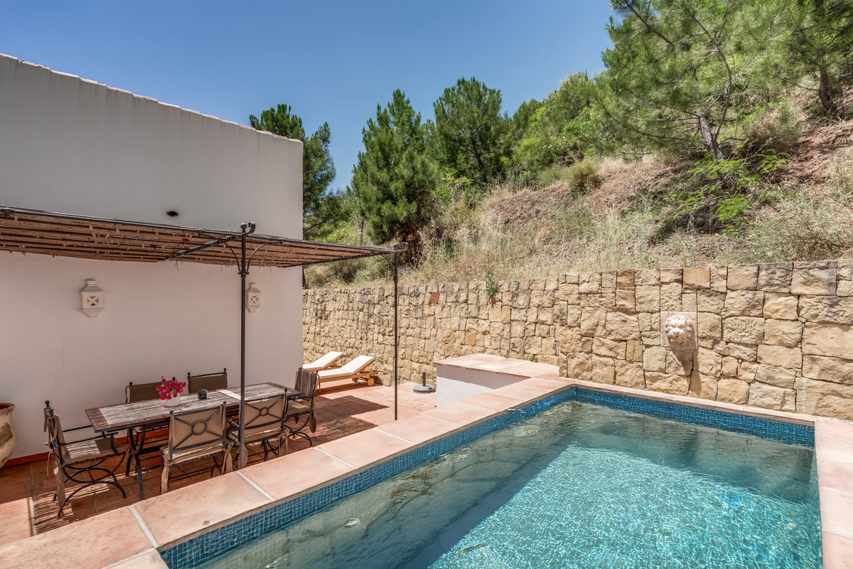 2 Bed Apartment for sale in La Zagaleta Costa Del Sol, Málaga, Spain