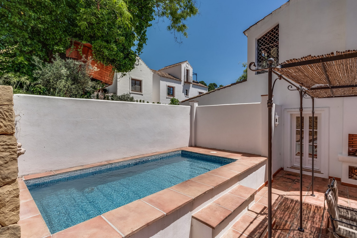 2 Bed Apartment for sale in La Zagaleta Costa Del Sol, Málaga, Spain