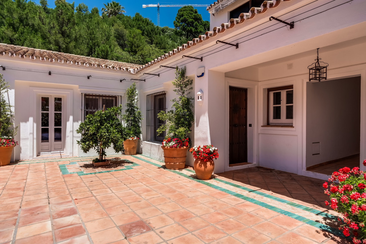 2 Bed Apartment for sale in La Zagaleta Costa Del Sol, Málaga, Spain