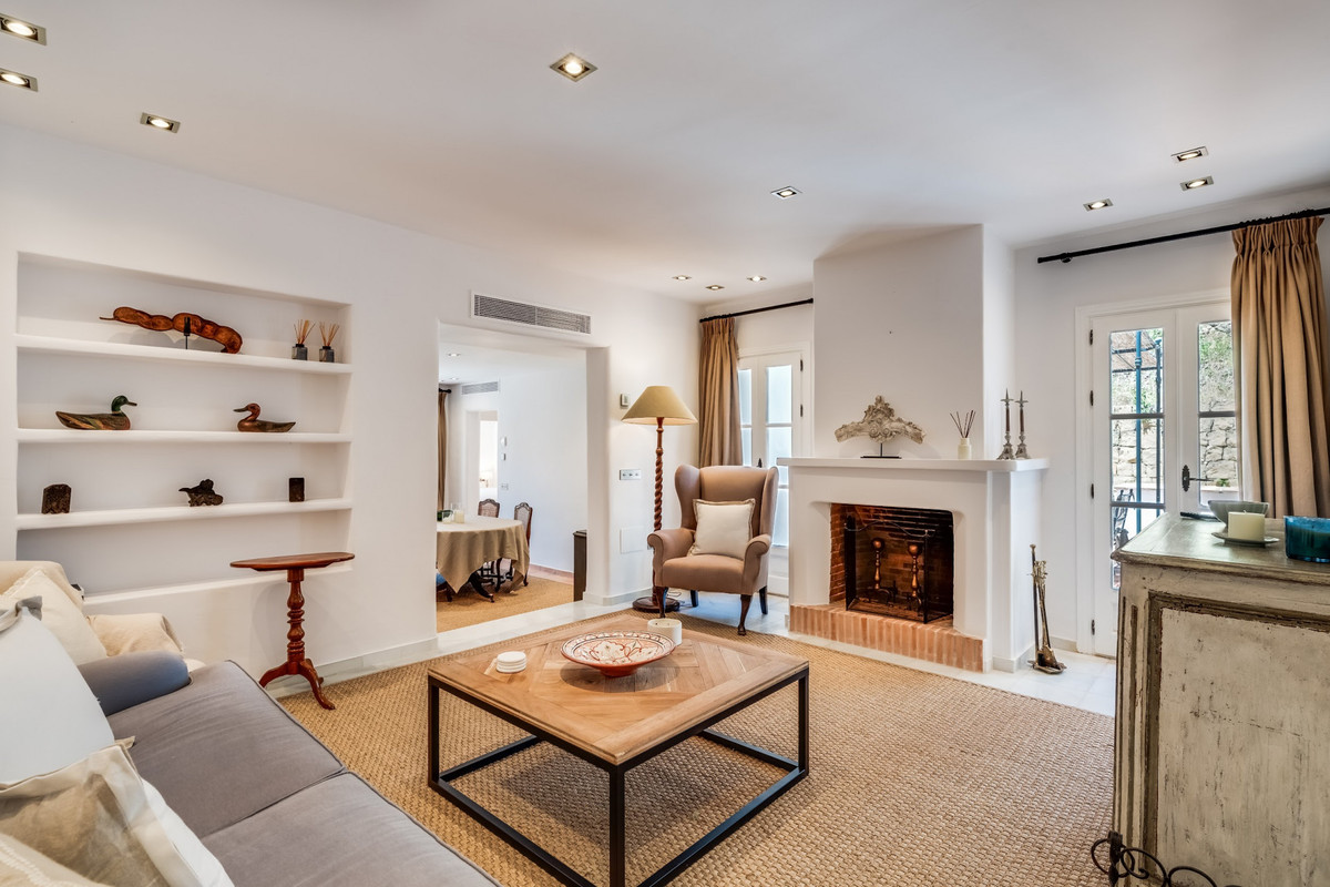 2 Bed Apartment for sale in La Zagaleta Costa Del Sol, Málaga, Spain