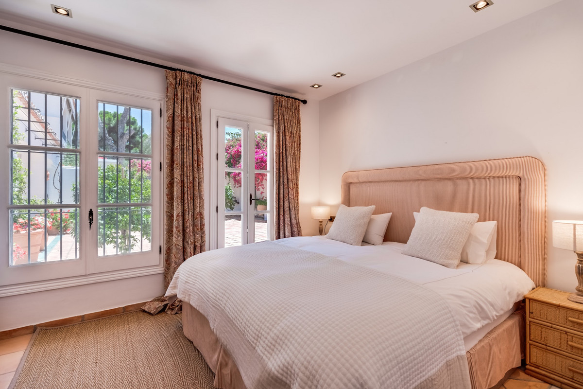 2 Bed Apartment for sale in La Zagaleta Costa Del Sol, Málaga, Spain