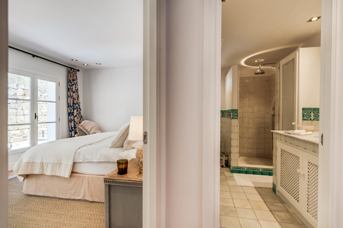2 Bed Apartment for sale in La Zagaleta Costa Del Sol, Málaga, Spain