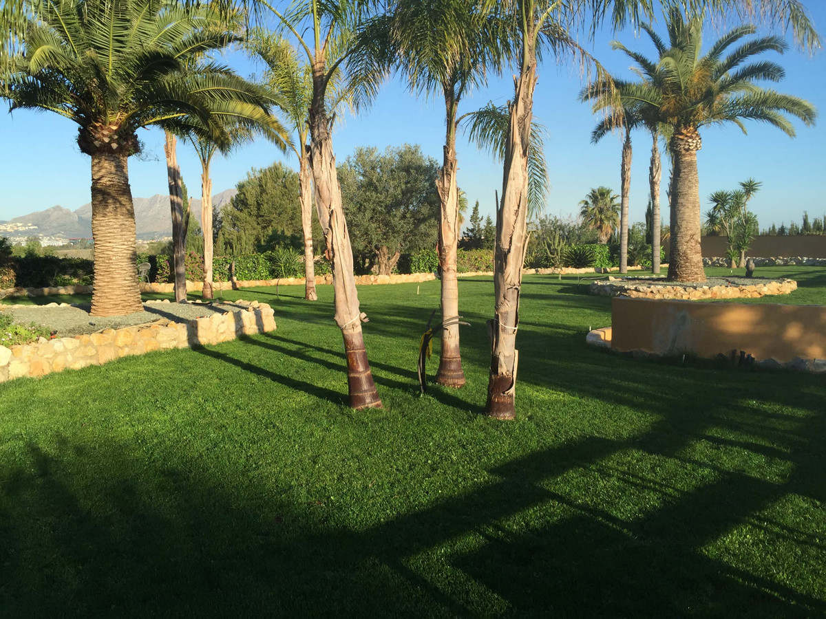 5 Bed Townhouse for sale in Sella Costa Blanca, Alicante, Spain
