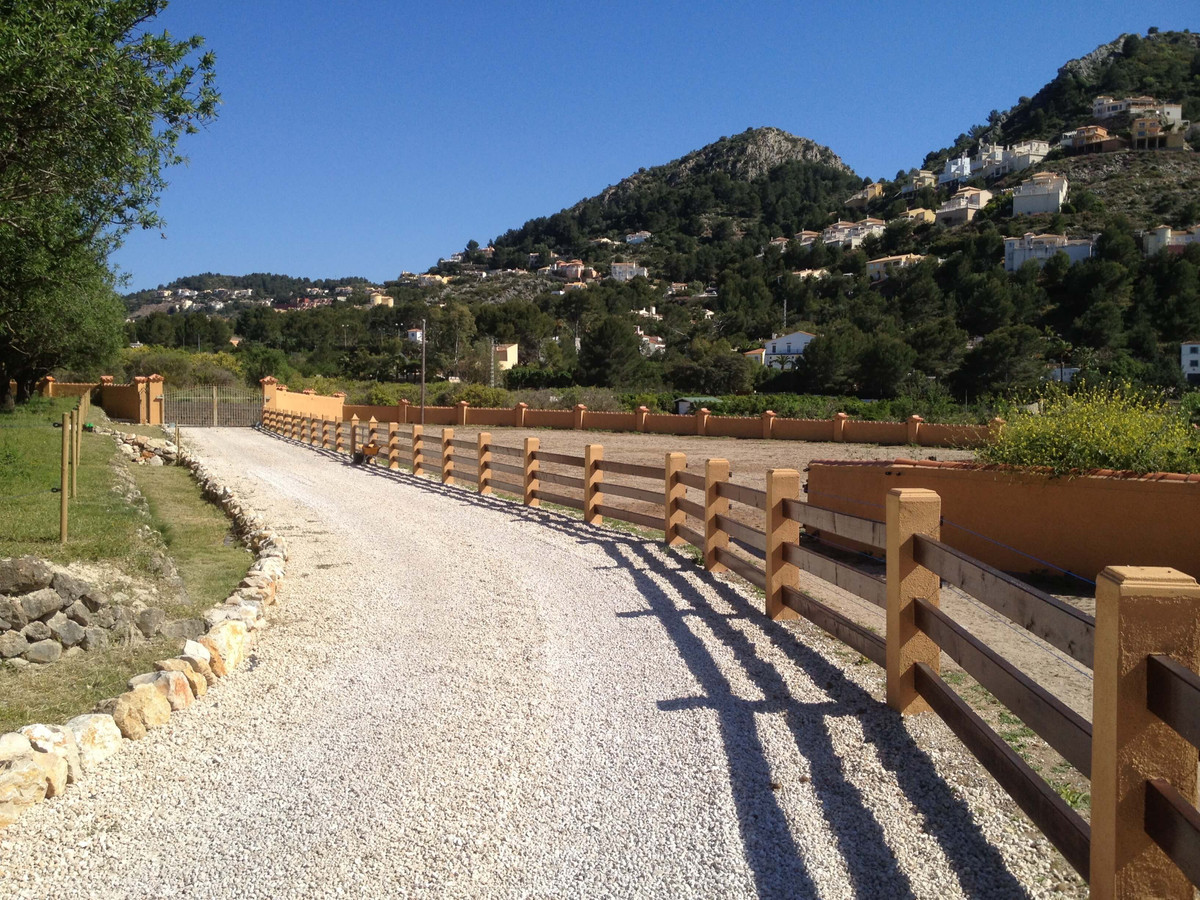 5 Bed Townhouse for sale in Sella Costa Blanca, Alicante, Spain