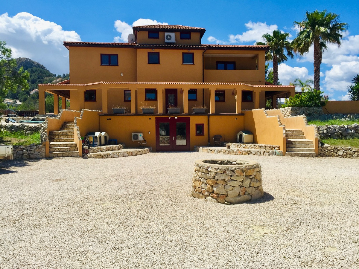 5 Bed Townhouse for sale in Sella Costa Blanca, Alicante, Spain