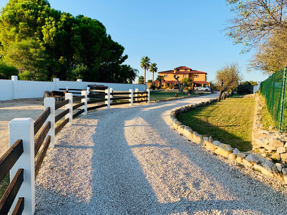 5 Bed Townhouse for sale in Sella Costa Blanca, Alicante, Spain