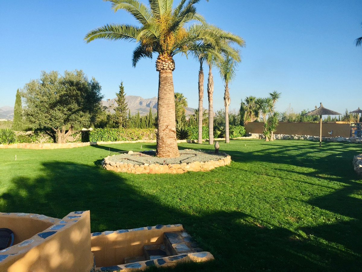 5 Bed Townhouse for sale in Sella Costa Blanca, Alicante, Spain