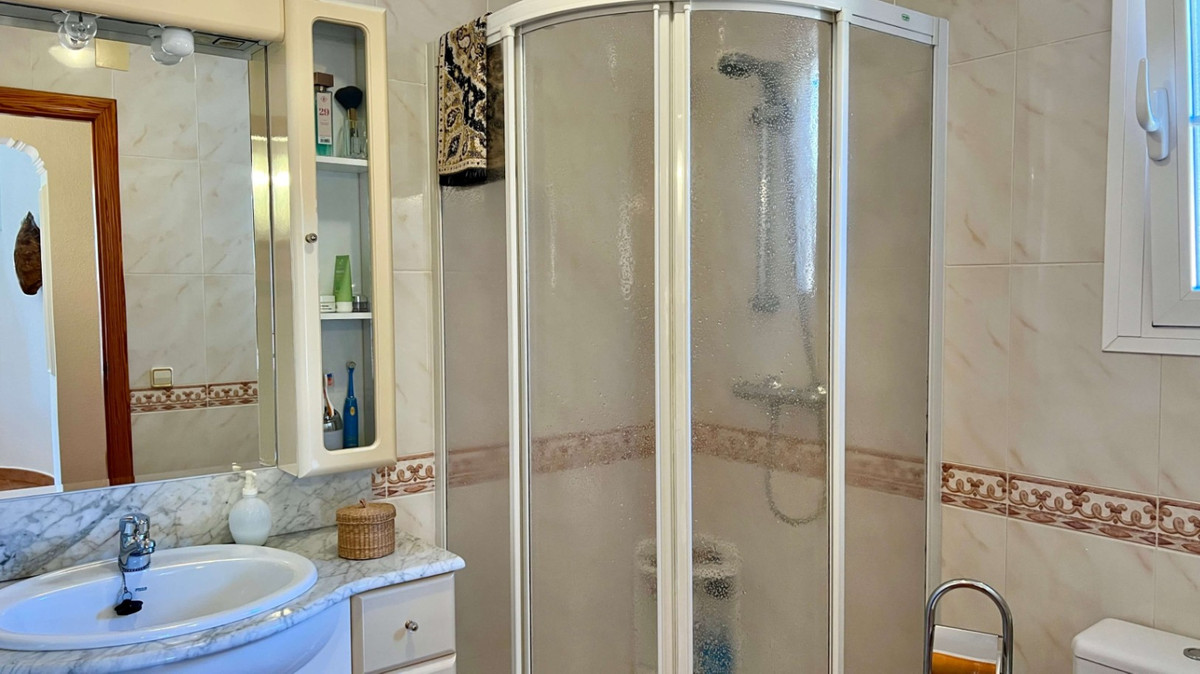 Se vende Villa - Chalet de 5 dormitorios en Costa Blanca, Alicante, España