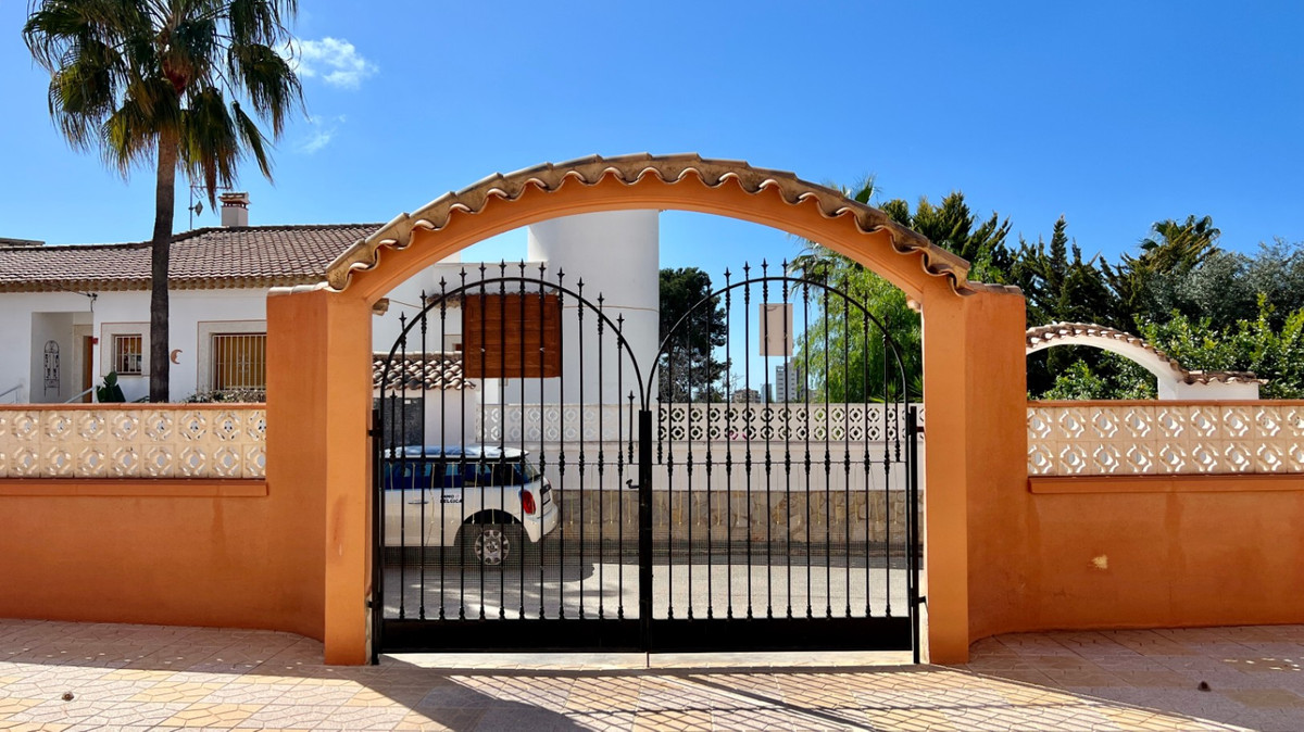 Se vende Villa - Chalet de 5 dormitorios en Costa Blanca, Alicante, España