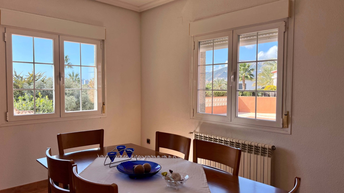 Se vende Villa - Chalet de 5 dormitorios en Costa Blanca, Alicante, España