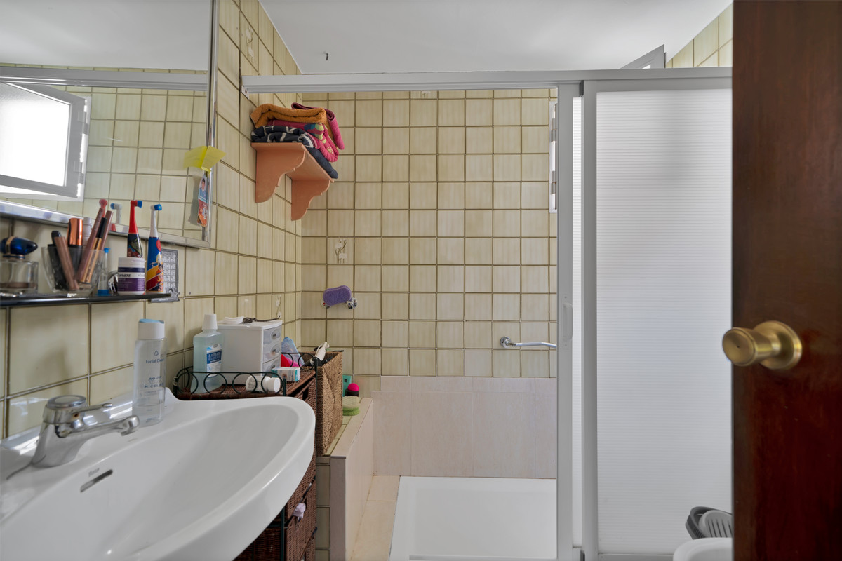 Se vende Apartamento Planta Media de 3 dormitorios en Costa Del Sol, Málaga, España