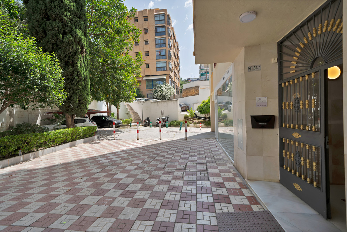 Se vende Apartamento Planta Media de 3 dormitorios en Costa Del Sol, Málaga, España