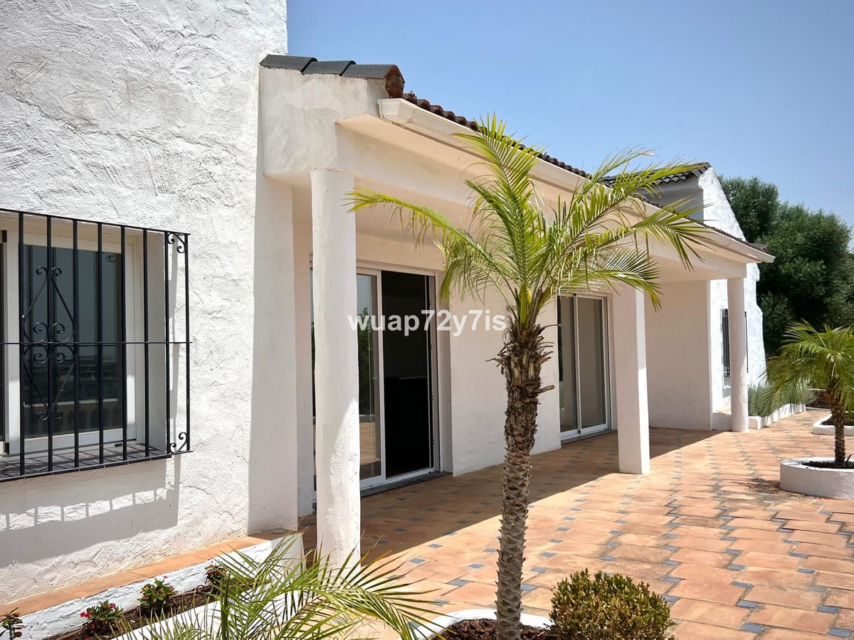 Se vende Pareada de 5 dormitorios en Costa Del Sol, Málaga, España