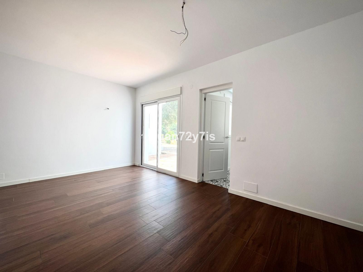 Se vende Pareada de 5 dormitorios en Costa Del Sol, Málaga, España