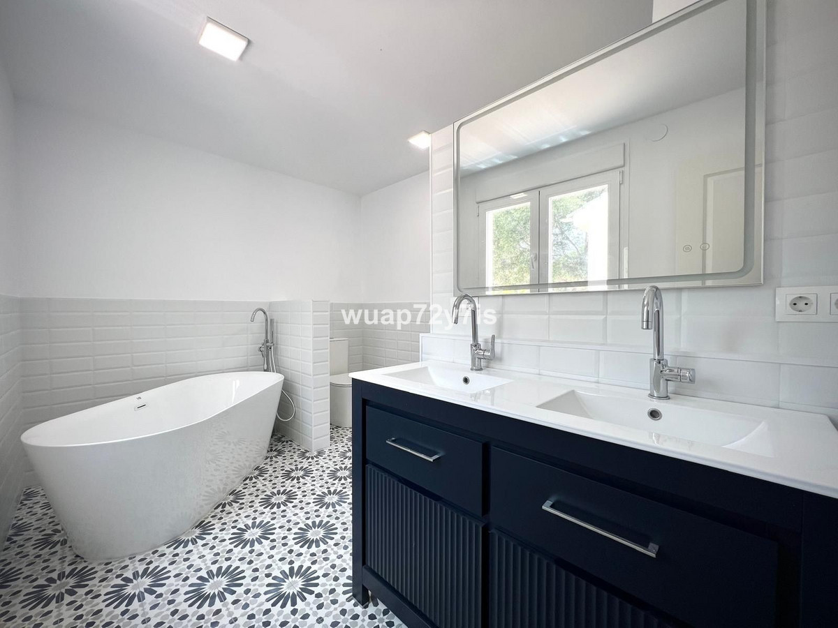 Se vende Pareada de 5 dormitorios en Costa Del Sol, Málaga, España