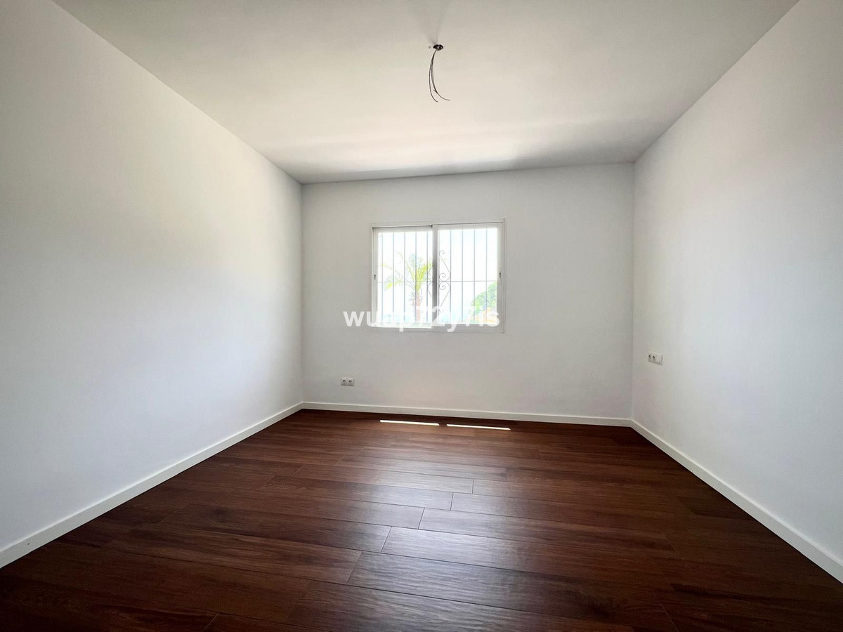 Se vende Pareada de 5 dormitorios en Costa Del Sol, Málaga, España