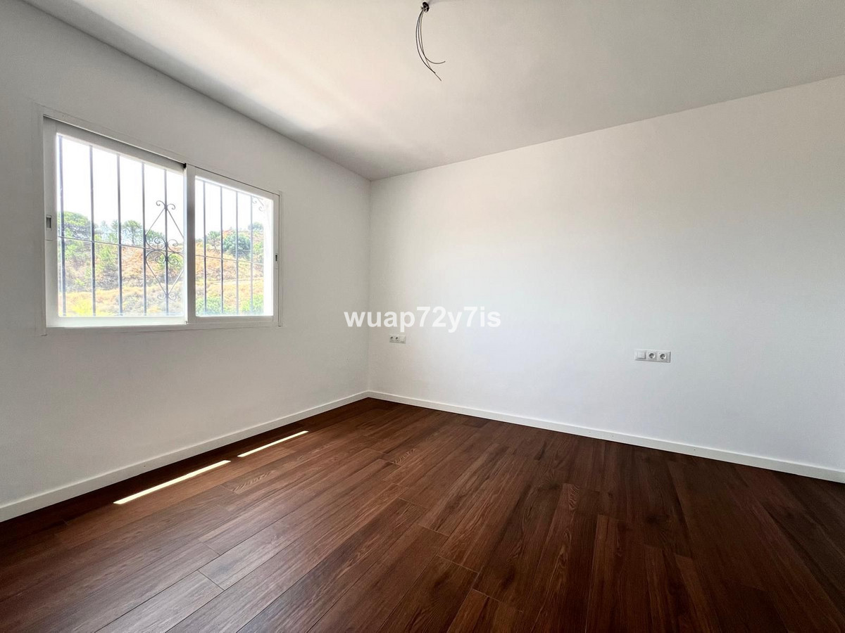 Se vende Pareada de 5 dormitorios en Costa Del Sol, Málaga, España