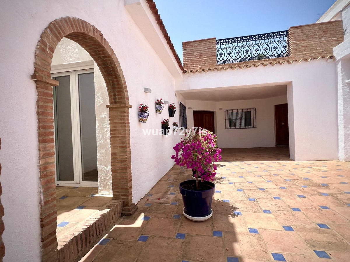 Se vende Pareada de 5 dormitorios en Costa Del Sol, Málaga, España