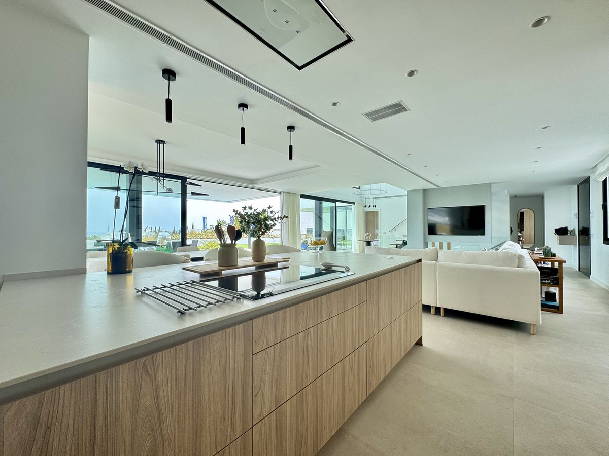 6 Bed Townhouse for sale in Cancelada Costa Del Sol, Málaga, Spain