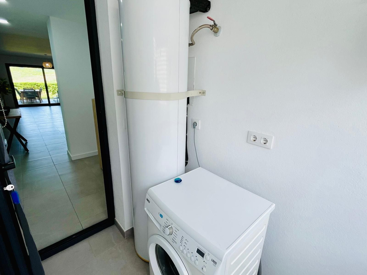 Se vende Apartamento Planta Baja de 2 dormitorios en Costa Del Sol, Málaga, España