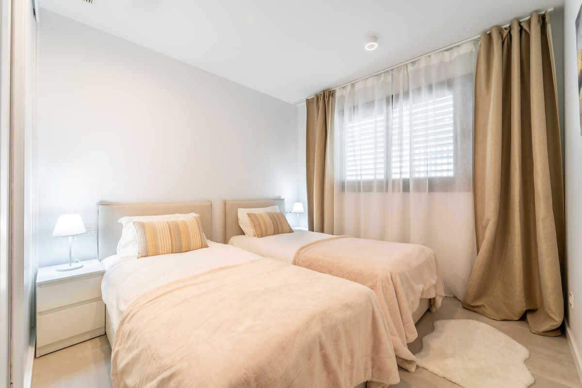 2 Bed Apartment for sale in Fuengirola Costa Del Sol, Málaga, Spain