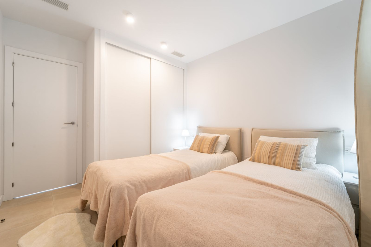 2 Bed Apartment for sale in Fuengirola Costa Del Sol, Málaga, Spain
