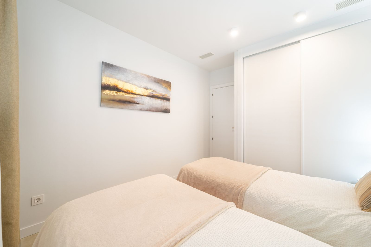 2 Bed Apartment for sale in Fuengirola Costa Del Sol, Málaga, Spain