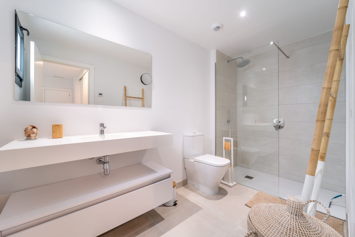 2 Bed Apartment for sale in Fuengirola Costa Del Sol, Málaga, Spain