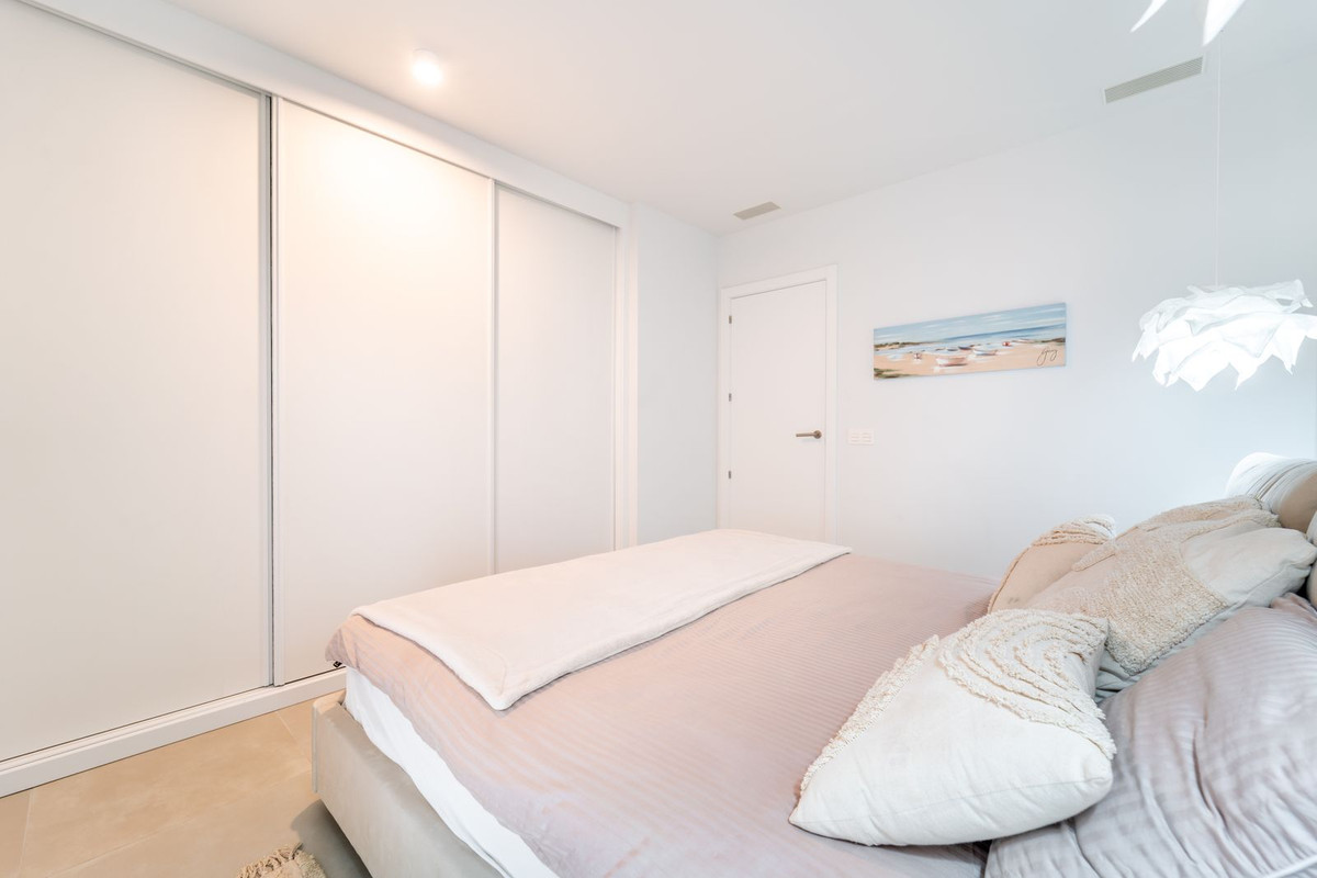 2 Bed Apartment for sale in Fuengirola Costa Del Sol, Málaga, Spain