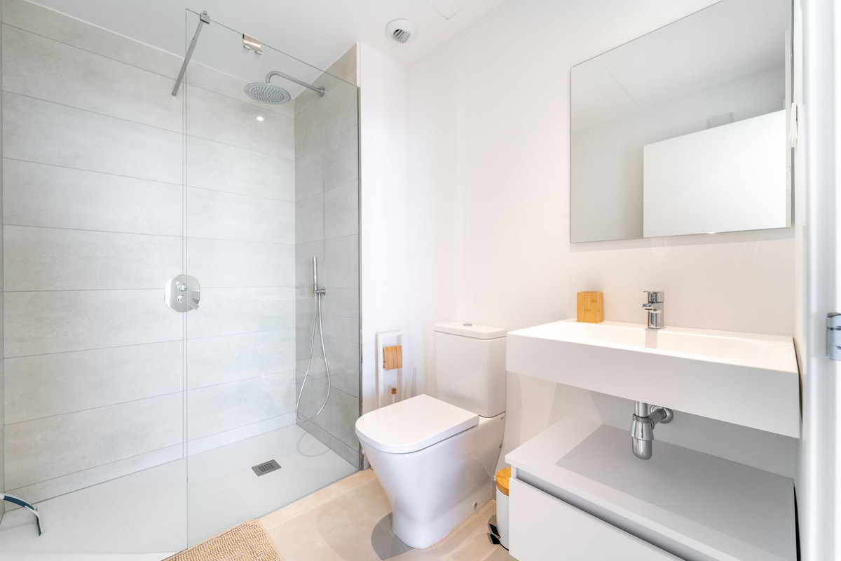 2 Bed Apartment for sale in Fuengirola Costa Del Sol, Málaga, Spain