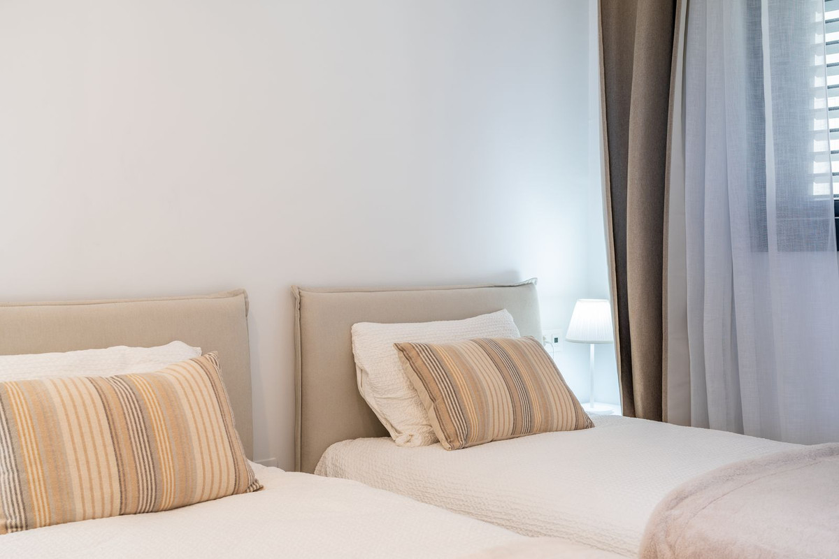 2 Bed Apartment for sale in Fuengirola Costa Del Sol, Málaga, Spain