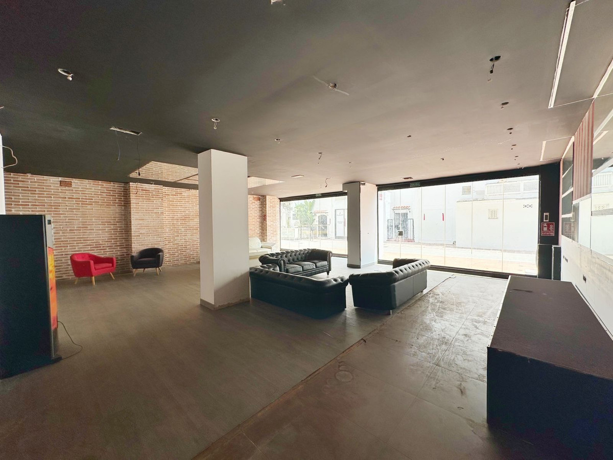 Commercial unit for sale in Puerto Banús Costa Del Sol, Málaga, Spain