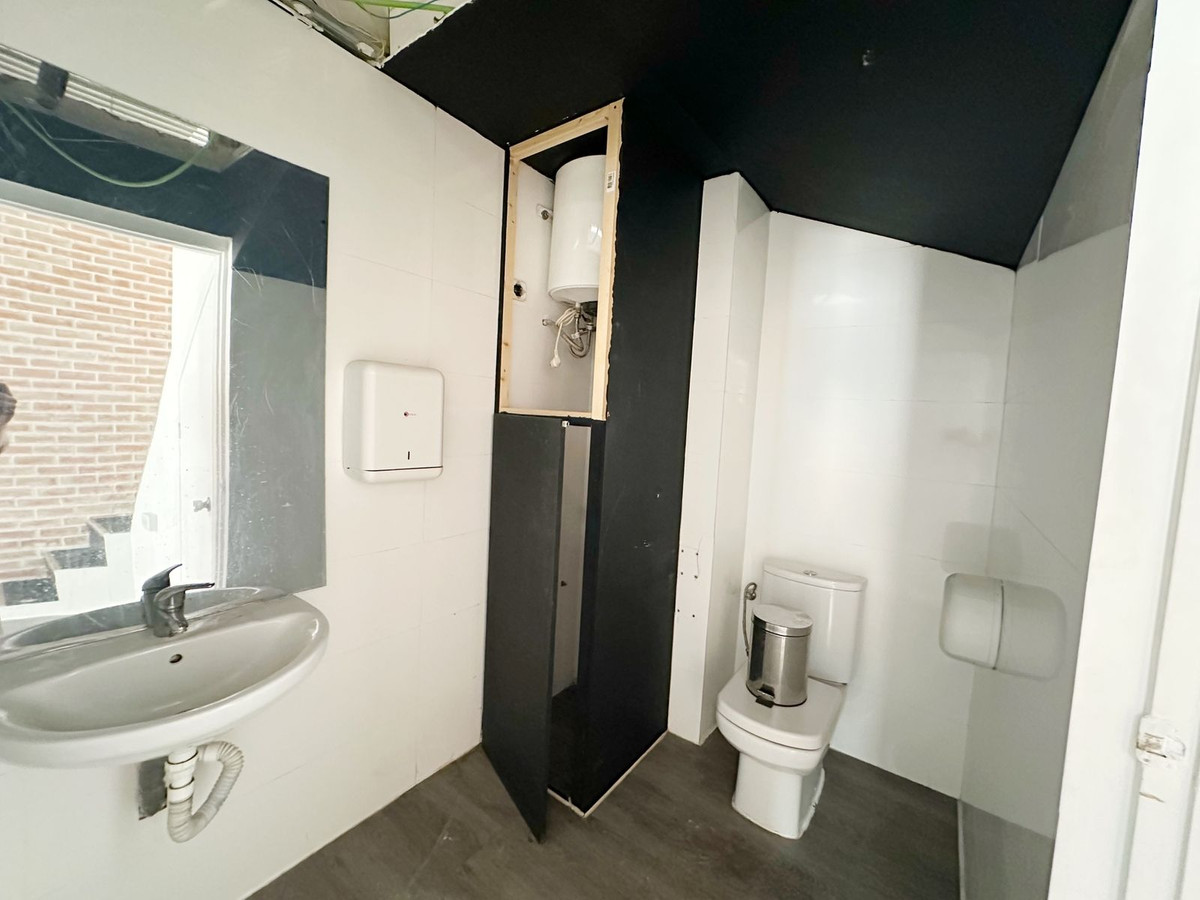 Commercial unit for sale in Puerto Banús Costa Del Sol, Málaga, Spain