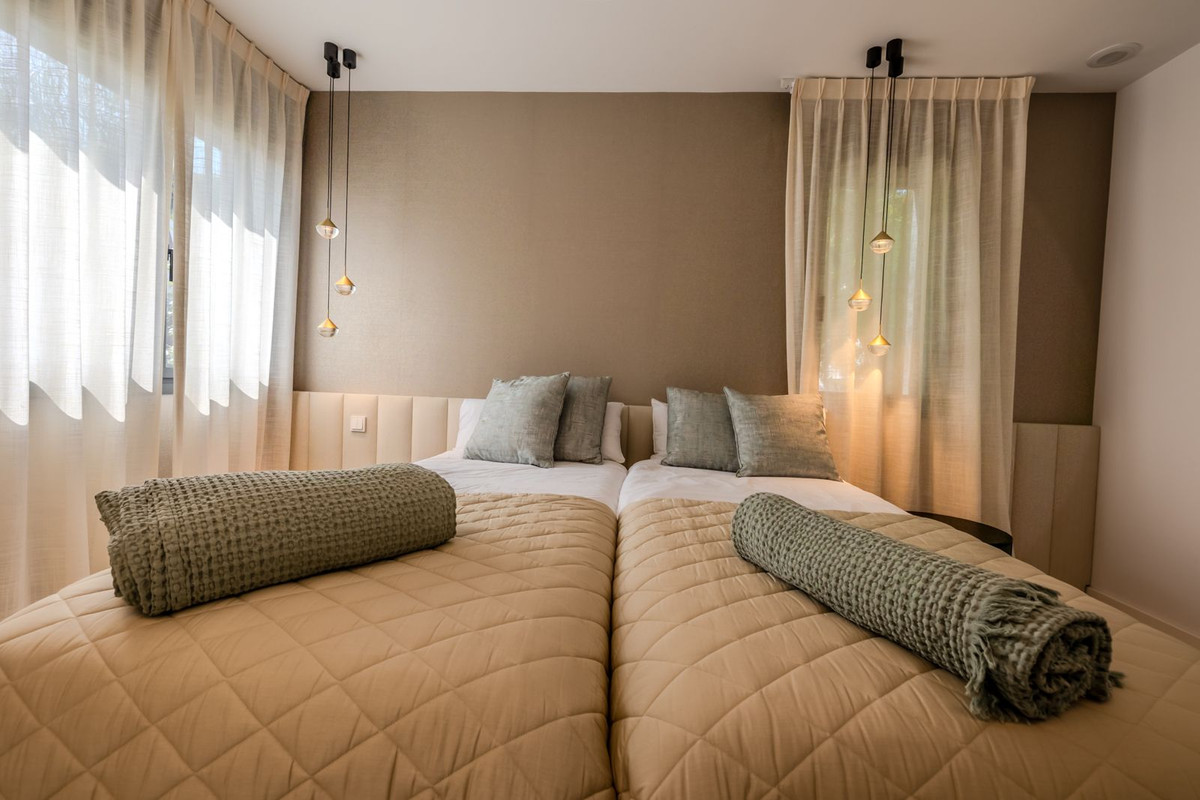 Se vende Villa - Chalet de 4 dormitorios en Costa Del Sol, Málaga, España