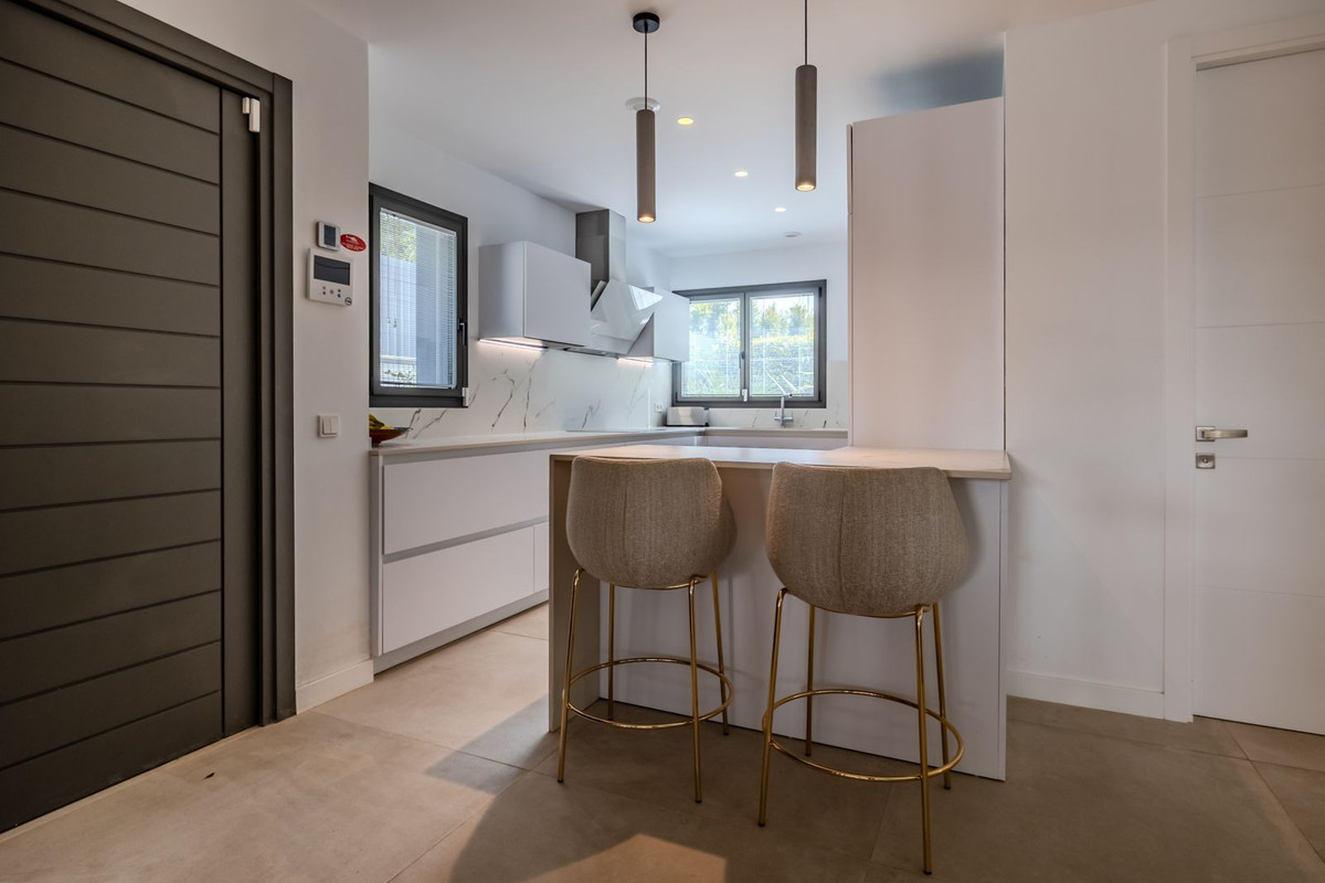 Se vende Villa - Chalet de 4 dormitorios en Costa Del Sol, Málaga, España