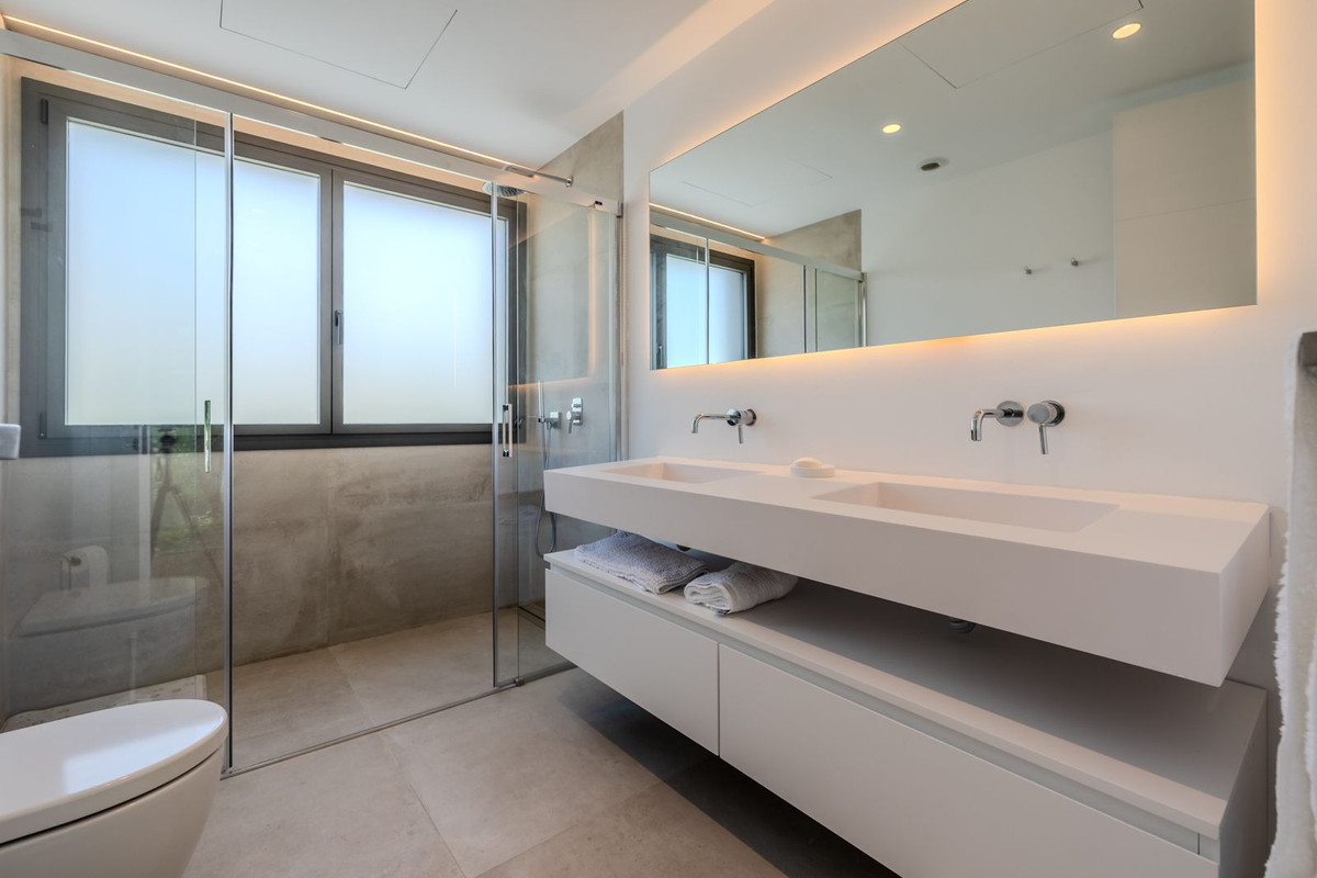 Se vende Villa - Chalet de 4 dormitorios en Costa Del Sol, Málaga, España
