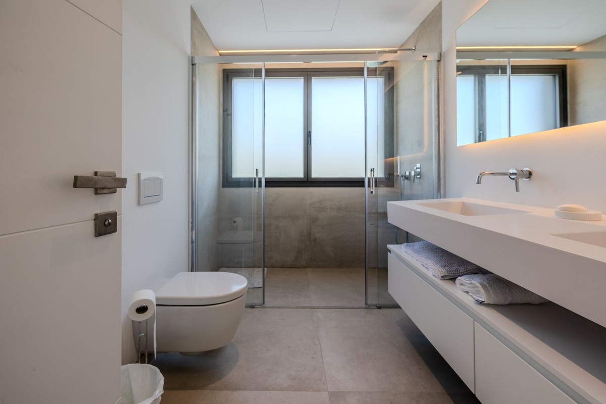 Se vende Villa - Chalet de 4 dormitorios en Costa Del Sol, Málaga, España