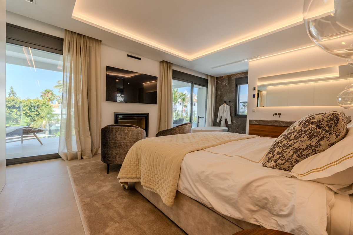 Se vende Villa - Chalet de 4 dormitorios en Costa Del Sol, Málaga, España