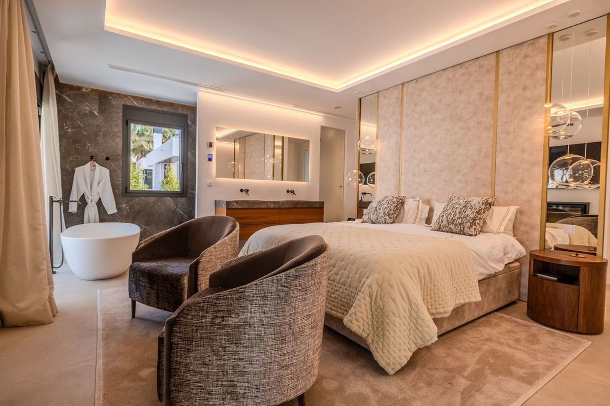 Se vende Villa - Chalet de 4 dormitorios en Costa Del Sol, Málaga, España