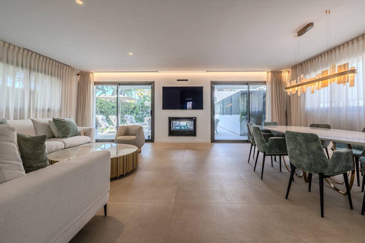Se vende Villa - Chalet de 4 dormitorios en Costa Del Sol, Málaga, España