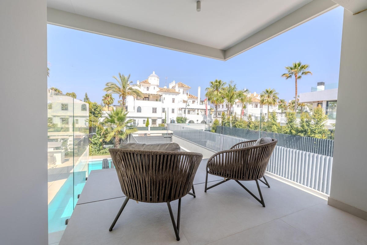 Se vende Villa - Chalet de 4 dormitorios en Costa Del Sol, Málaga, España