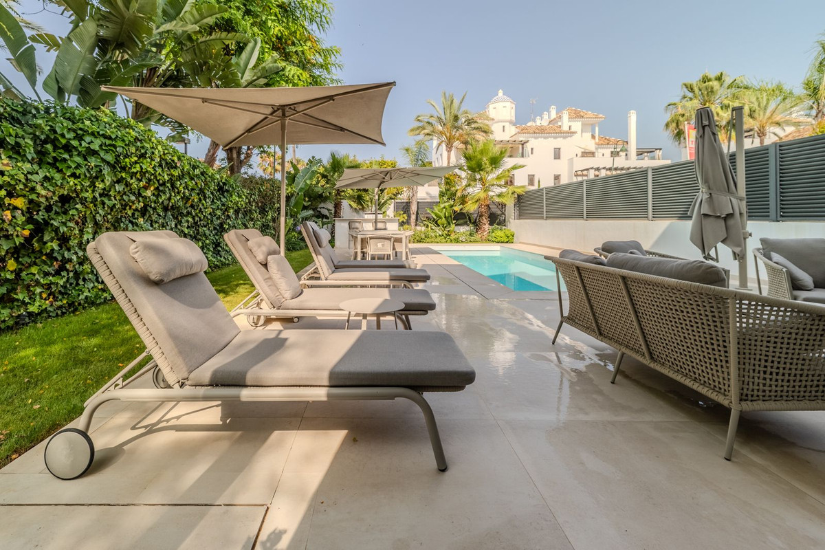 Se vende Villa - Chalet de 4 dormitorios en Costa Del Sol, Málaga, España