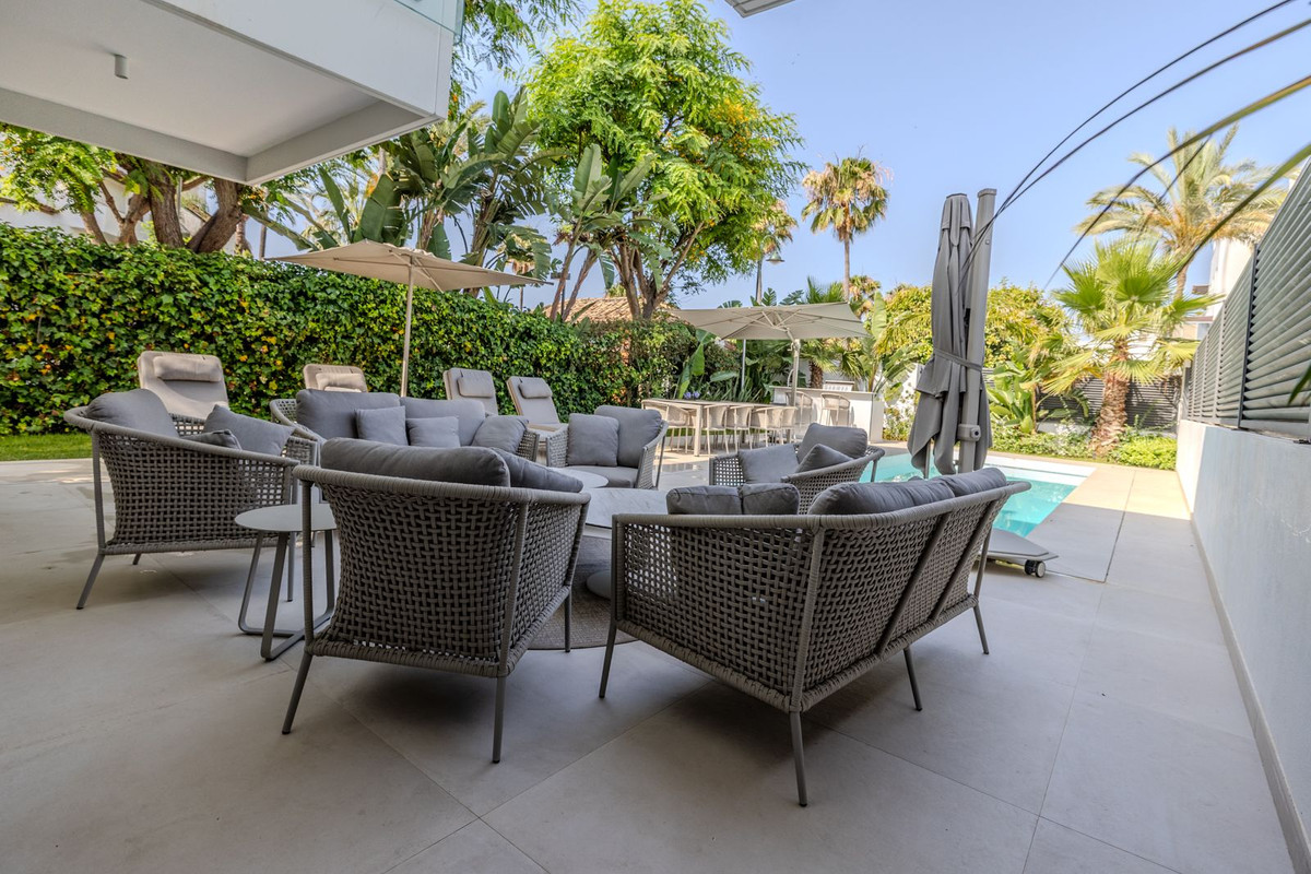 Se vende Villa - Chalet de 4 dormitorios en Costa Del Sol, Málaga, España