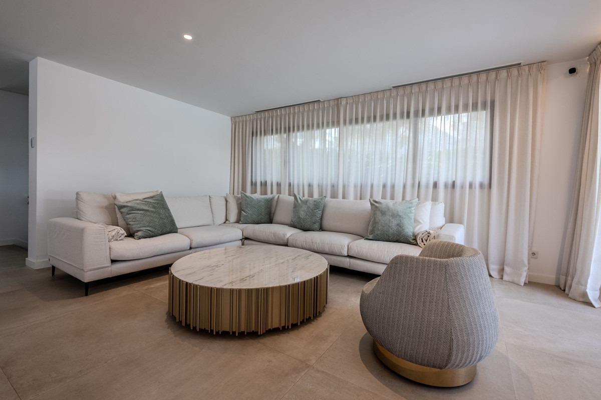 Se vende Villa - Chalet de 4 dormitorios en Costa Del Sol, Málaga, España