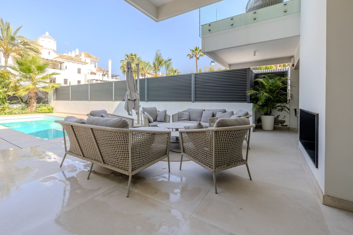 Se vende Villa - Chalet de 4 dormitorios en Costa Del Sol, Málaga, España