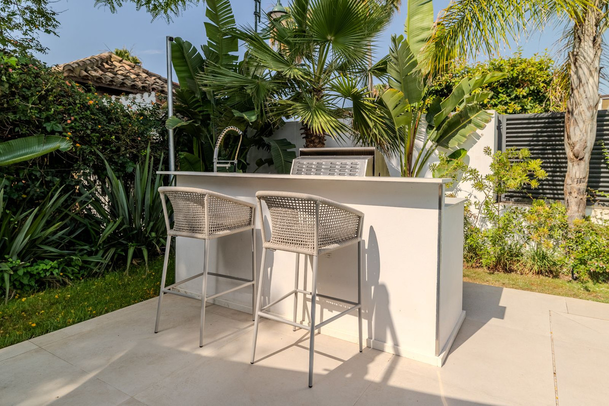 Se vende Villa - Chalet de 4 dormitorios en Costa Del Sol, Málaga, España