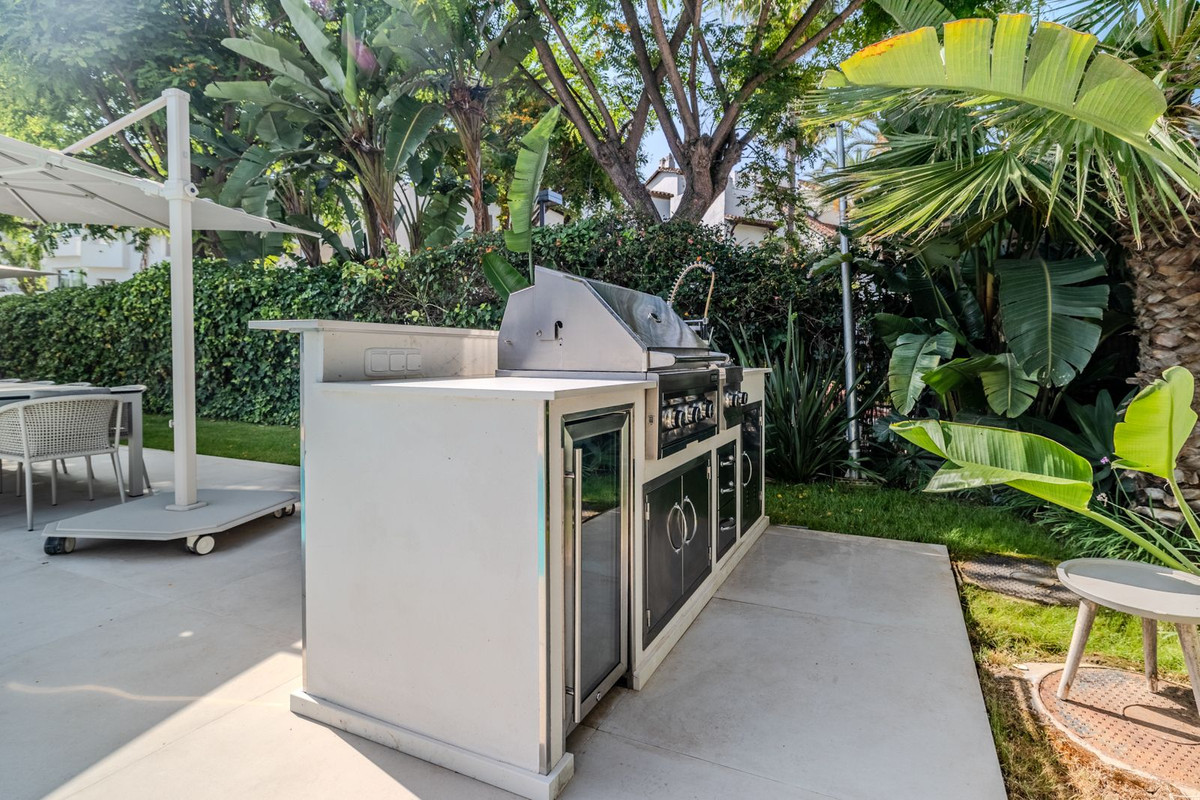 Se vende Villa - Chalet de 4 dormitorios en Costa Del Sol, Málaga, España